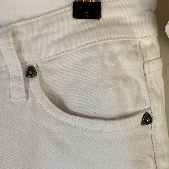 𝅺KUT from the Kloth white denim. Mid rise. Five pockets. - Picture 4 of 11